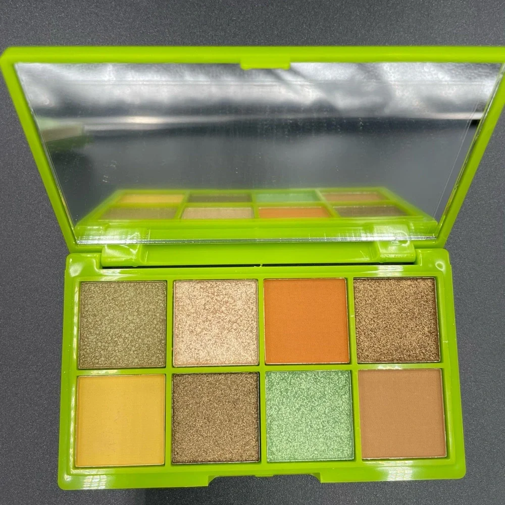 I Heart Revolution x Dr. Seuss Green Eggs and Ham Shadow Palette